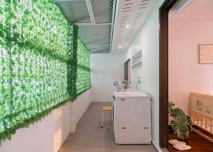 Holiday home Mrt-accessible & Delightful Family Hub!